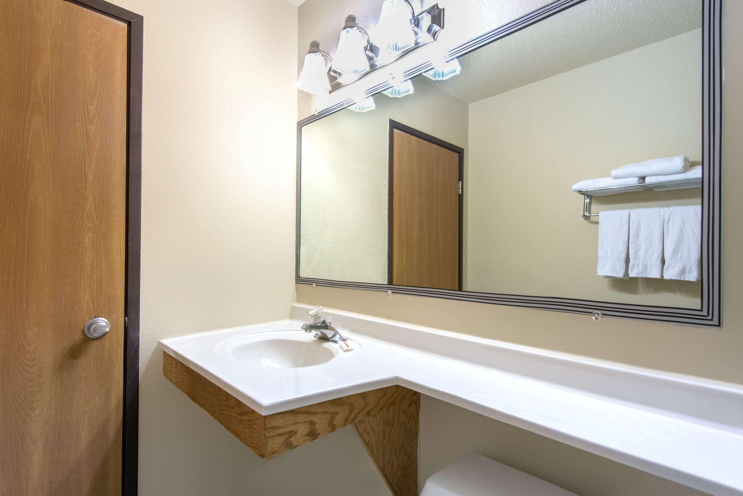 Super 8 By Wyndham Youngstown/austintown Hotel